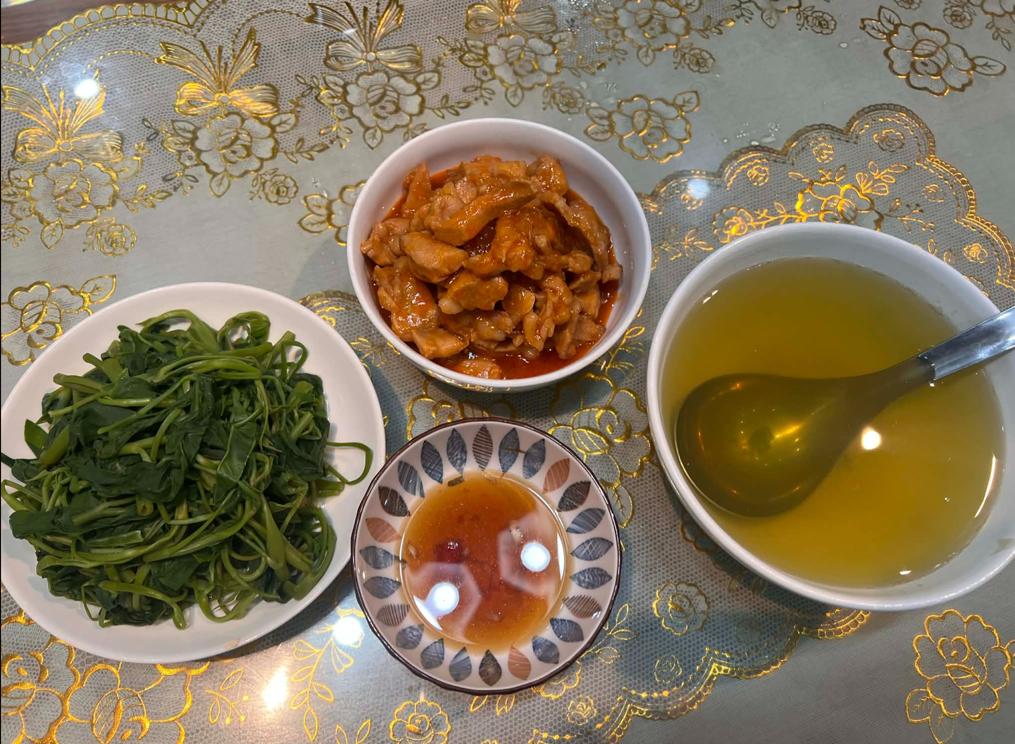 Nắng nóng đỉnh điểm, người bán hàng cũng "vừa bán vừa run": Cảnh giác với loạt món ăn đường phố dễ thành "nguy cơ ngộ độc"- Ảnh 5.