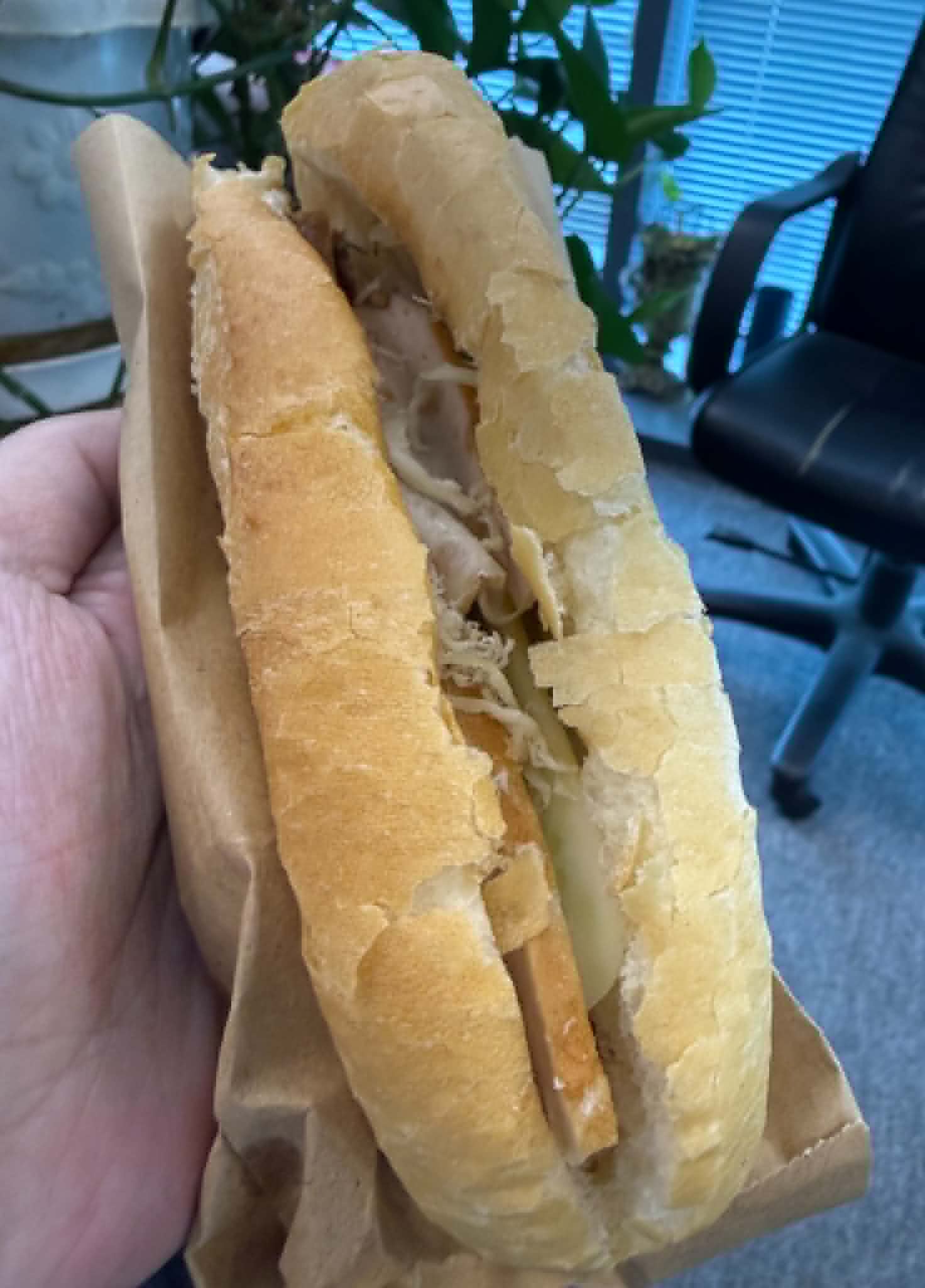 Nắng nóng đỉnh điểm, người bán hàng cũng "vừa bán vừa run": Cảnh giác với loạt món ăn đường phố dễ thành "nguy cơ ngộ độc"- Ảnh 1.