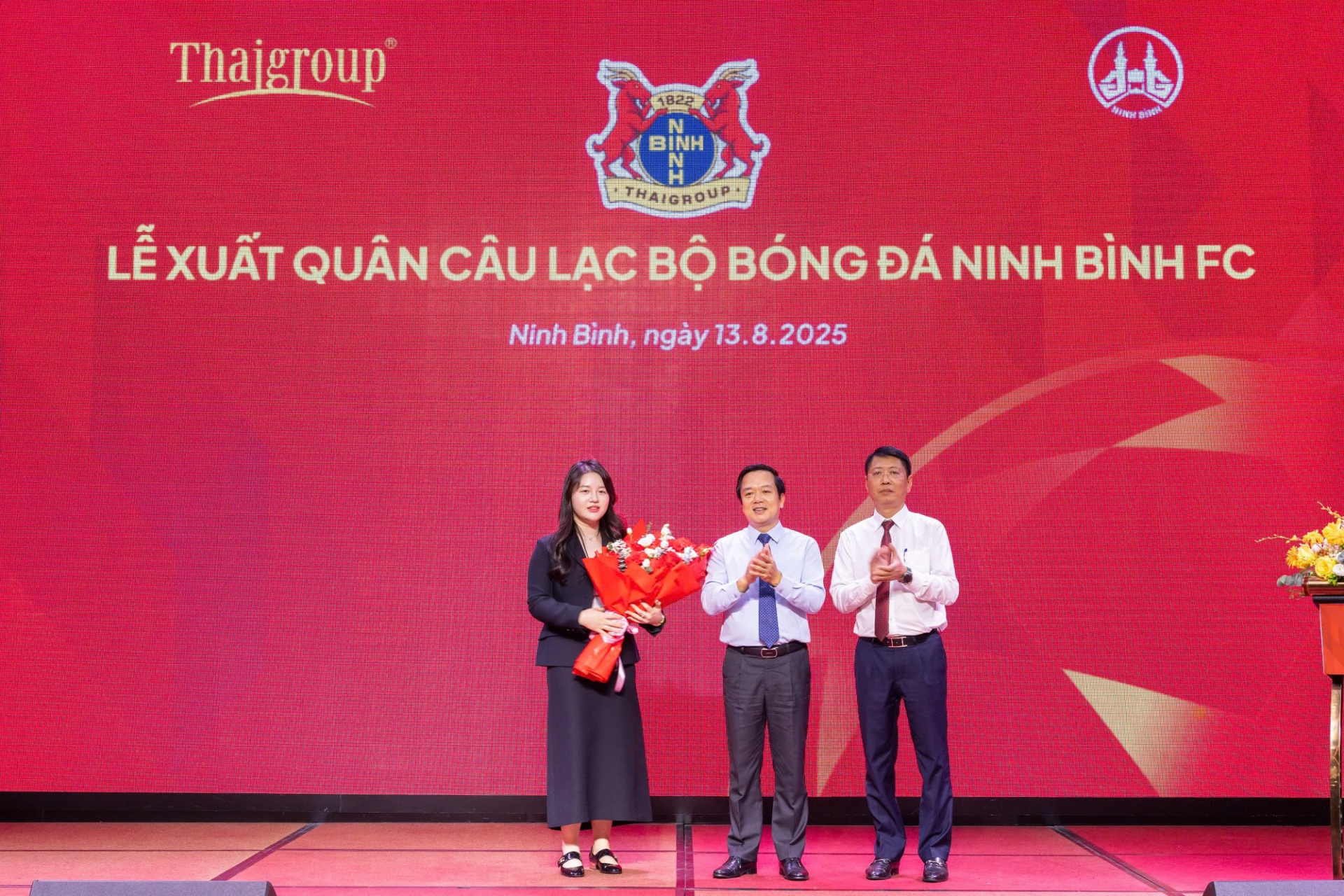 Nhan sắc ái nữ Bầu Thụy - Chủ tịch trẻ nhất V.League chiếm trọn “spotlight” trong ngày Ninh Bình bổ nhiệm HLV Chu Đình Nghiêm- Ảnh 4.