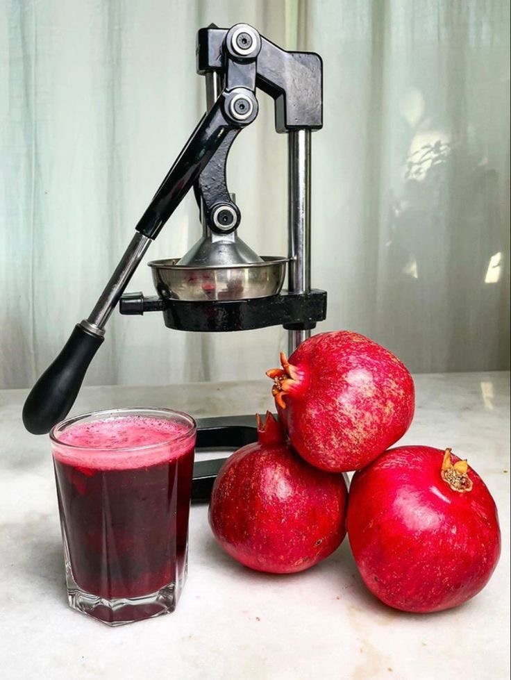 Ly nước đỏ được phong “kem chống nắng tự nhiên”: Làm chậm lão hóa, nâng tông da chấp cả tia UV- Ảnh 2.