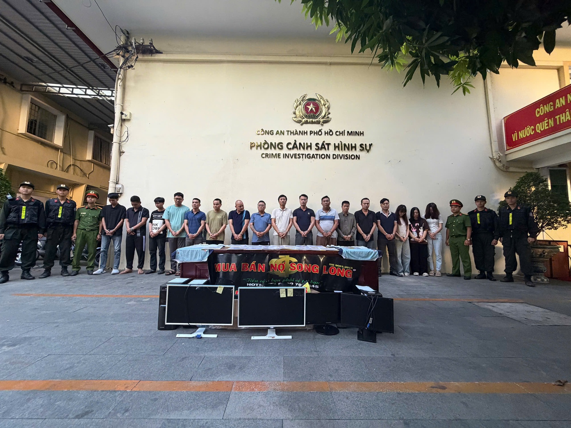 Công an TPHCM bắt Giám đốc Công ty Đòi nợ Song Long - Ảnh 4.