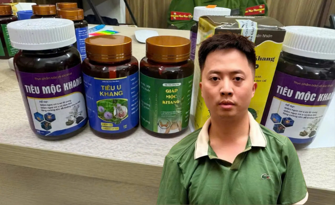 Khám xét các địa điểm trong đường dây “Bác sỹ Vĩnh” chữa u xơ, bắt Trần Văn Hiến SN 1997 và 12 nhân viên - Ảnh 1.