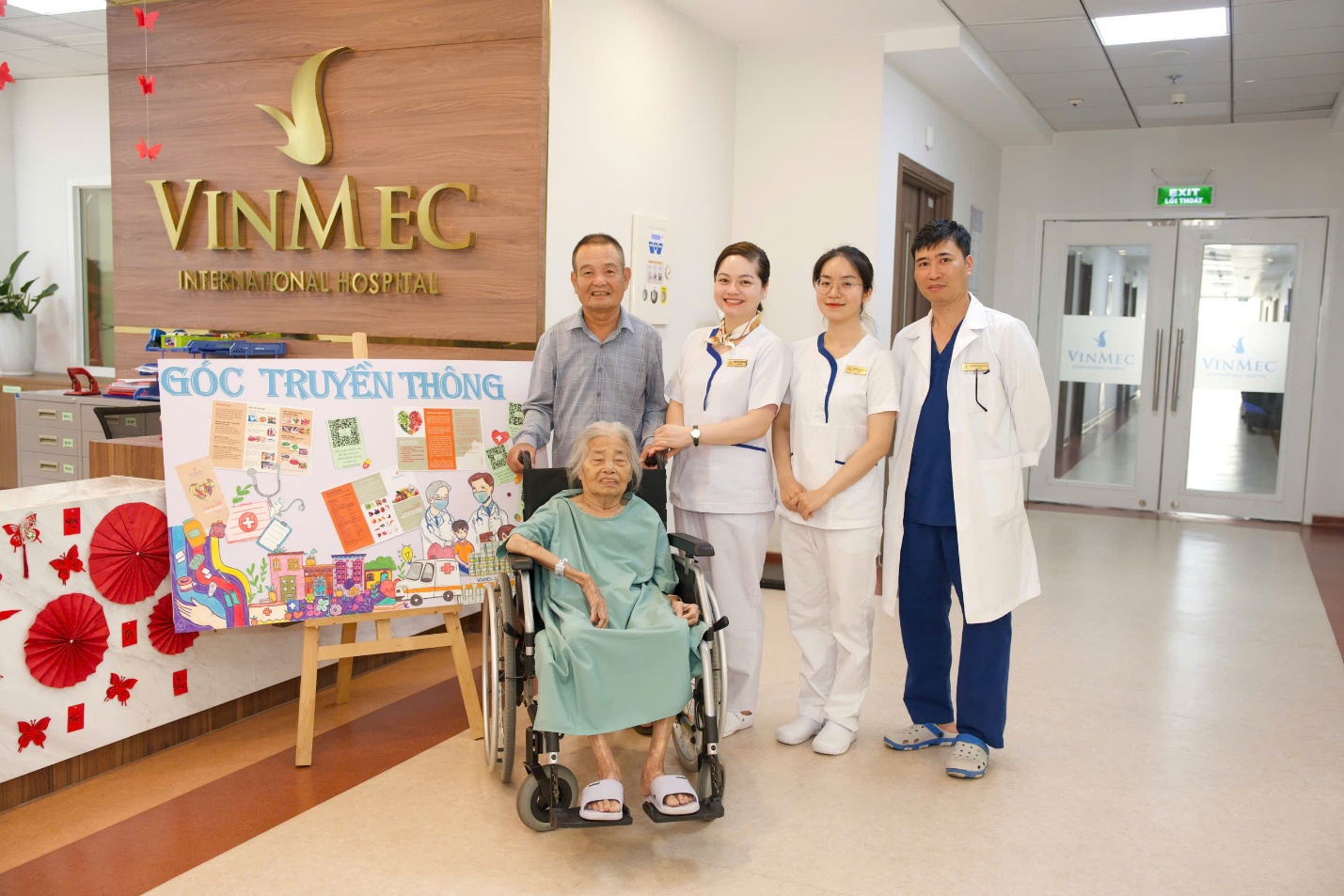 Hành trình kỳ diệu tại Vinmec: Cứu cụ bà 87 tuổi nặng 29 kg bị sốc nhiễm khuẩn nặng - Ảnh 1.