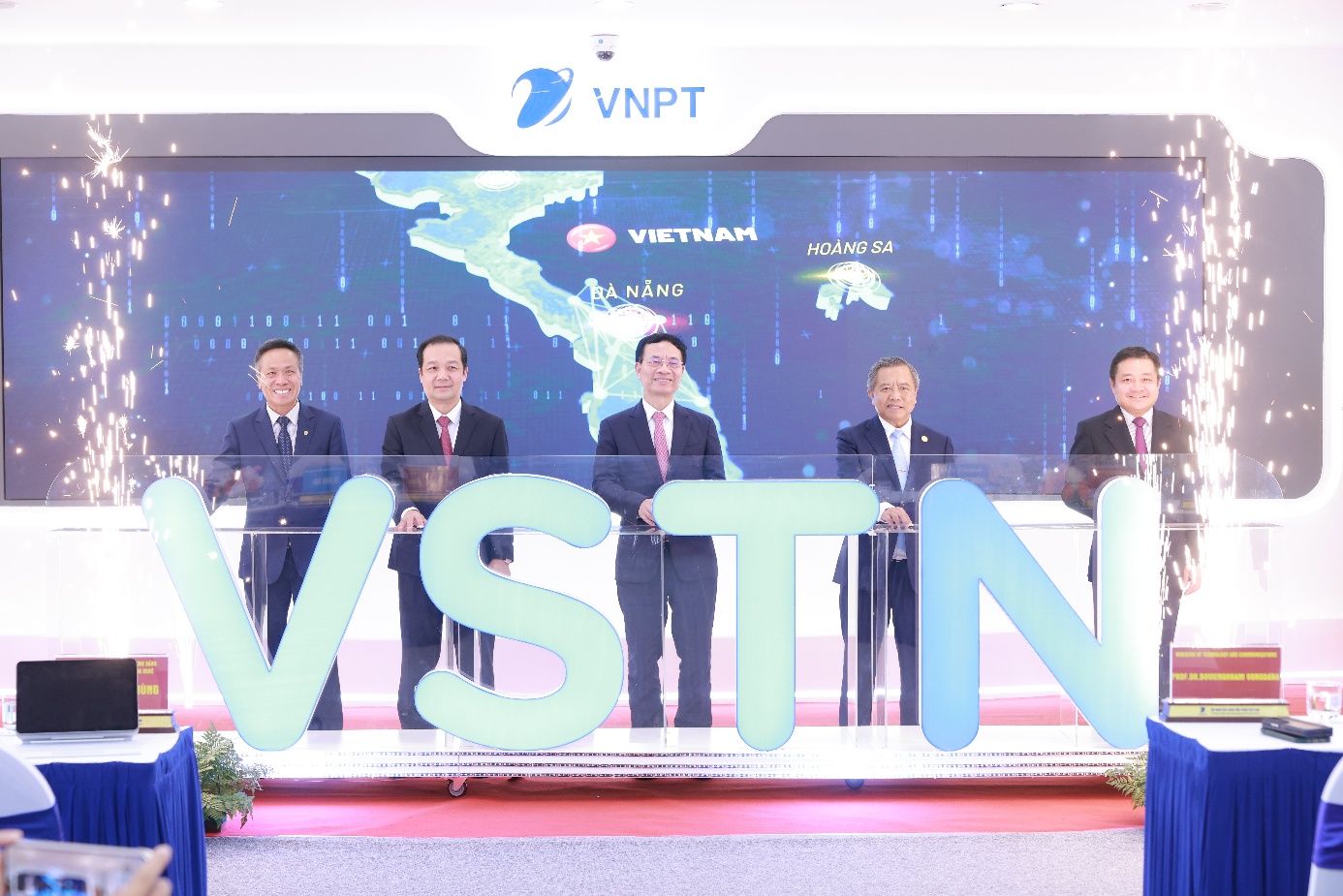 VNPT đặt cược gì khi cuộc đua viễn thông chuyển sang hạ tầng số? - Ảnh 1.
