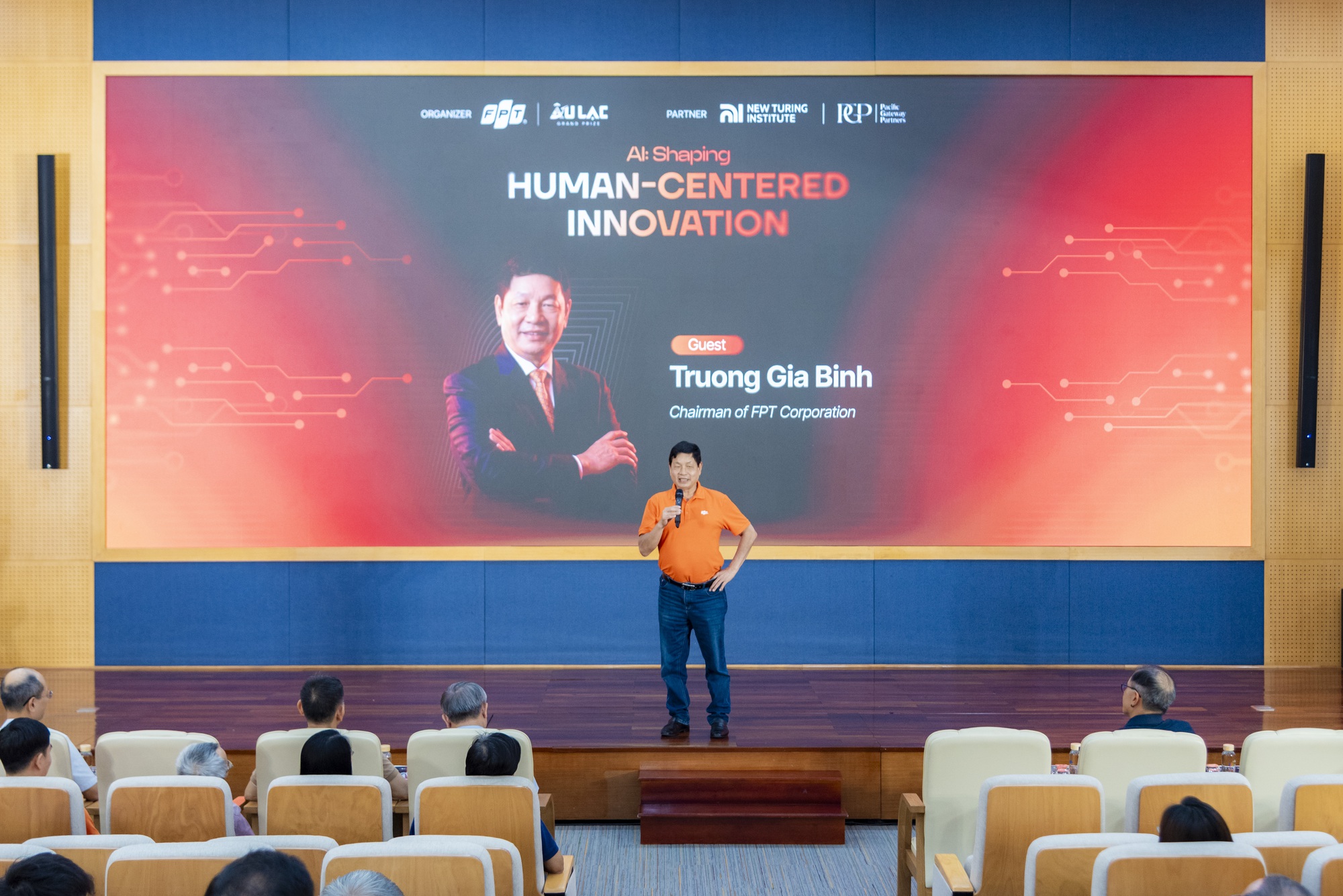 Chuyên gia Google DeepMind người Việt dự đoán: Một nghề mới cực "hot" được tạo ra trong kỷ nguyên AI- Ảnh 4.