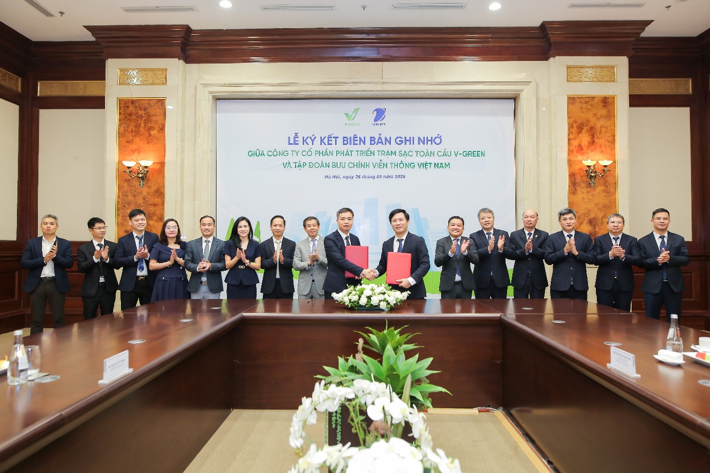 VNPT đặt cược gì khi cuộc đua viễn thông chuyển sang hạ tầng số? - Ảnh 2.