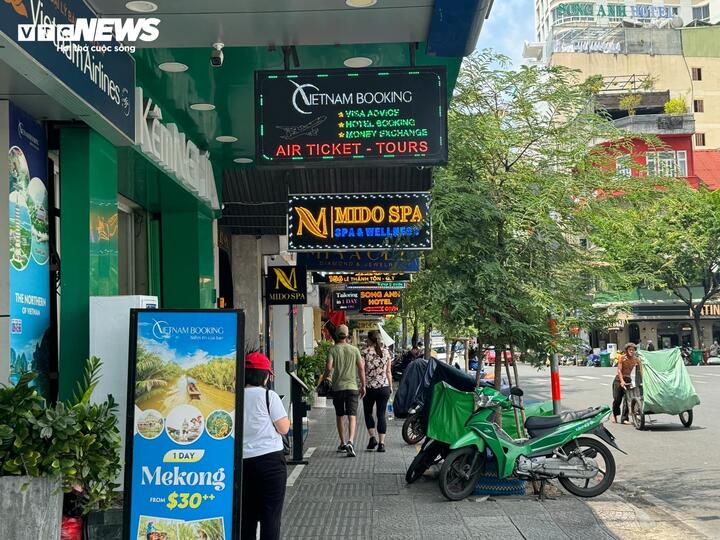 TP.HCM thí điểm phần mềm cấp phép sử dụng lòng đường, vỉa hè 18 tháng- Ảnh 1.