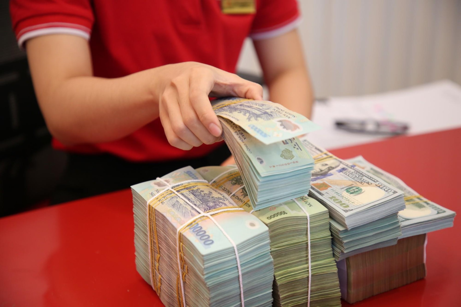 Lãi suất tiết kiệm ngày 28/5: Lãi suất Agribank, Vietcombank, BIDV, Sacombank, HDBank...cao nhất là bao nhiêu? - Ảnh 1.