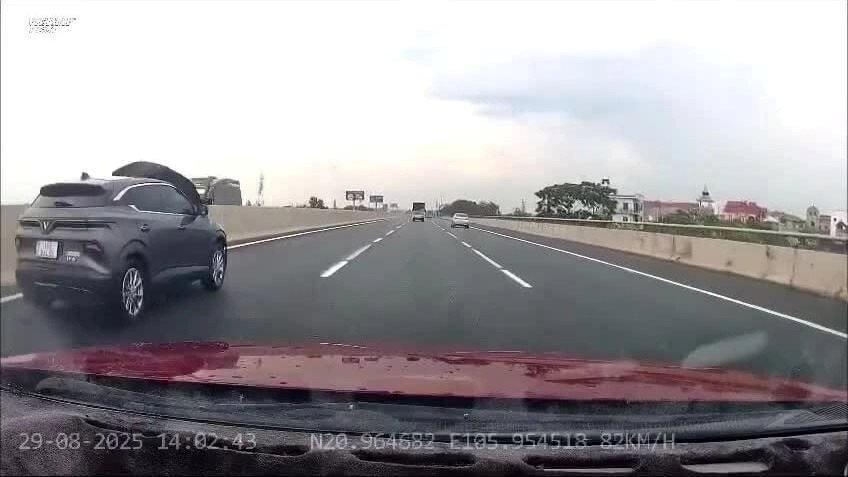 Các chủ xe điện cần bỏ ngay thói quen này khi sạc xe trong điều kiện thời tiết nắng nóng- Ảnh 3.