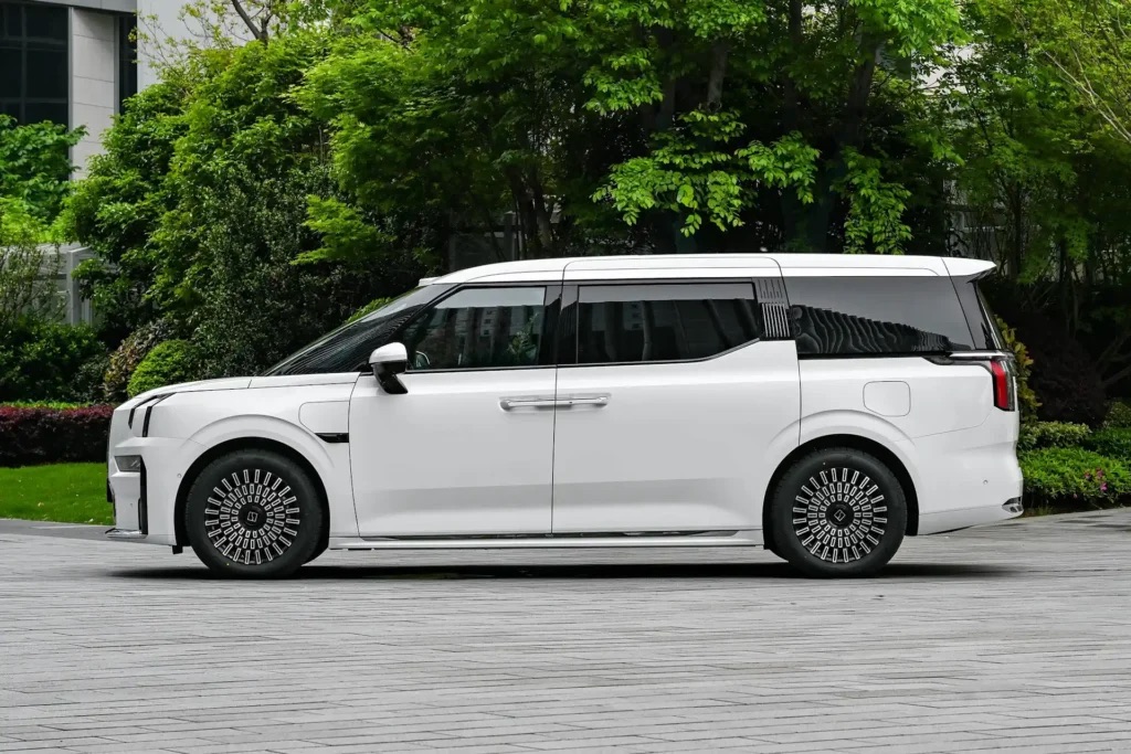 Zeekr 009 dự kiến 4,2 tỷ đồng tại Việt Nam, gần ngang Alphard: Tiện nghi sang xịn, mạnh 912hp ngang siêu xe, đầy điện đủ chạy Hà Nội - Đà Nẵng- Ảnh 5. Zeekr 009 dự kiến 4,2 tỷ đồng tại Việt Nam, gần ngang Alphard: Tiện nghi sang xịn, mạnh 912hp ngang siêu xe, đầy điện đủ chạy Hà Nội - Đà Nẵng- Ảnh 5.