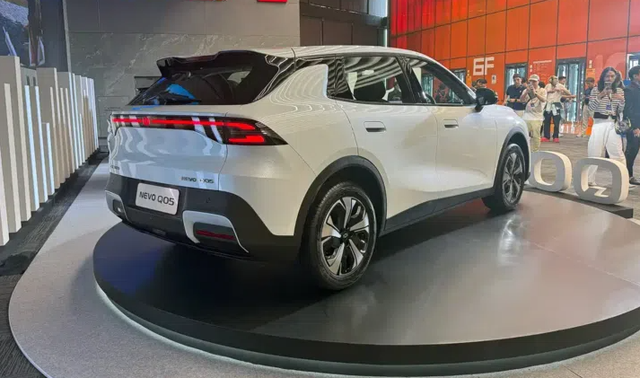 Hãng xe xây nhà máy tại Huế ra mắt SUV cỡ nhỏ: Giá quy đổi 510 triệu đồng, một lần sạc đi 462km- Ảnh 2. Hãng xe xây nhà máy tại Huế ra mắt SUV cỡ nhỏ: Giá quy đổi 510 triệu đồng, một lần sạc đi 462km- Ảnh 2.