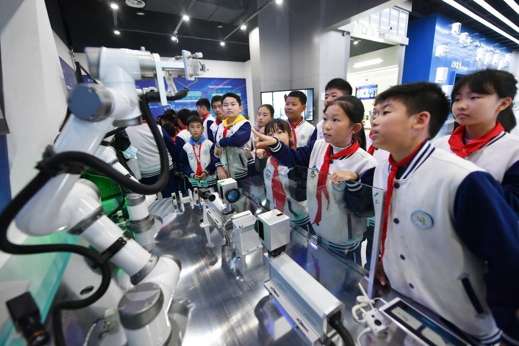 Năm 2026 và cuộc thanh lọc lao động: Tương lai nào cho nhân viên khi AI học tập kỹ năng quá nhanh?- Ảnh 4.