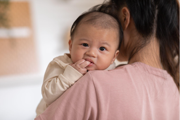 Cảnh báo gia tăng viêm phổi do RSV ở trẻ dưới 1 tuổi khi giao mùa - Ảnh 1.