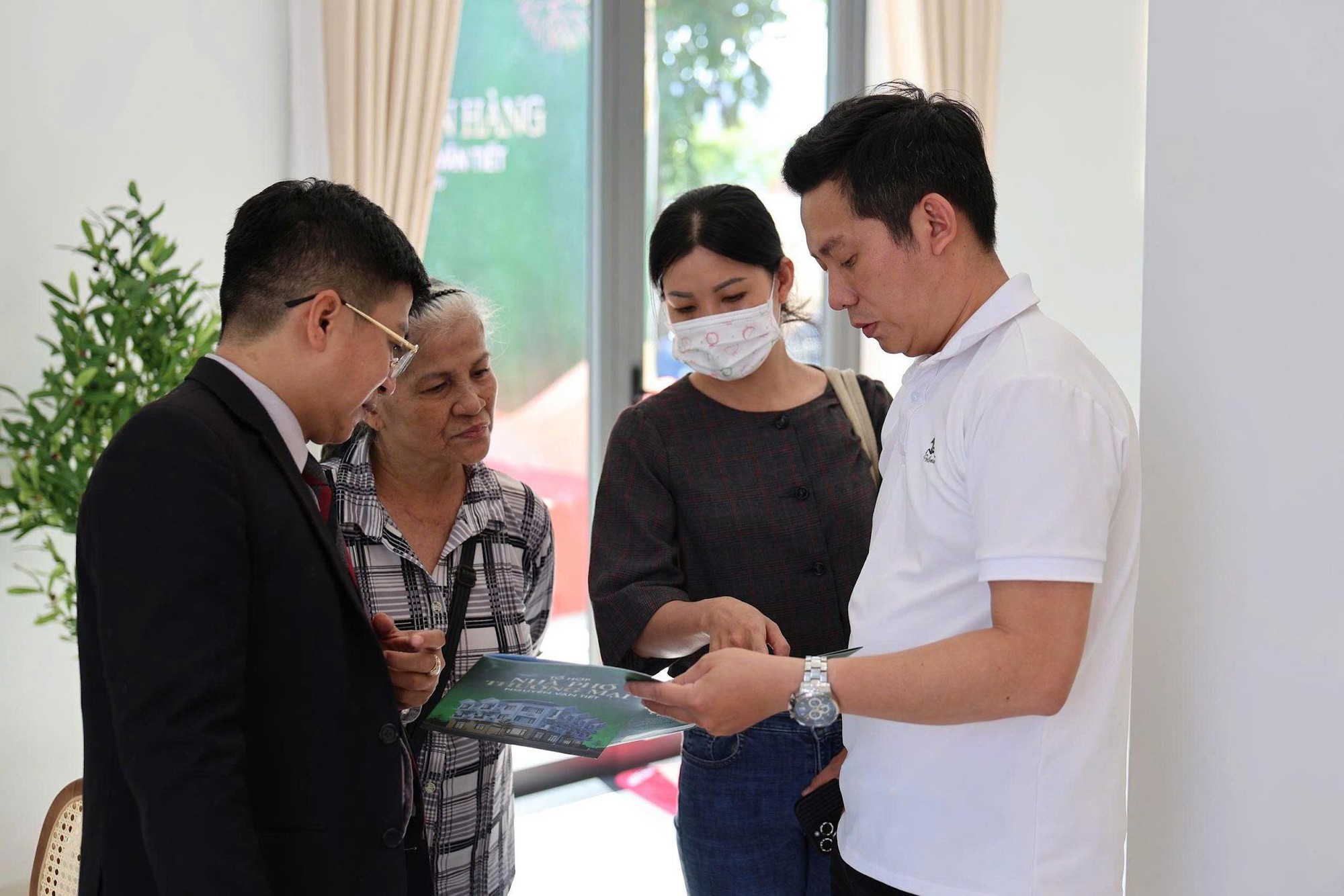 Hạ tầng nghìn tỷ đưa Nhà phố thương mại Nguyễn Văn Tiết đón sóng tại Đông Bắc TP.HCM - Ảnh 2. Hạ tầng nghìn tỷ đưa Nhà phố thương mại Nguyễn Văn Tiết đón sóng tại Đông Bắc TP.HCM - Ảnh 2.