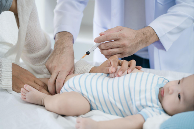 Cảnh báo gia tăng viêm phổi do RSV ở trẻ dưới 1 tuổi khi giao mùa - Ảnh 3.