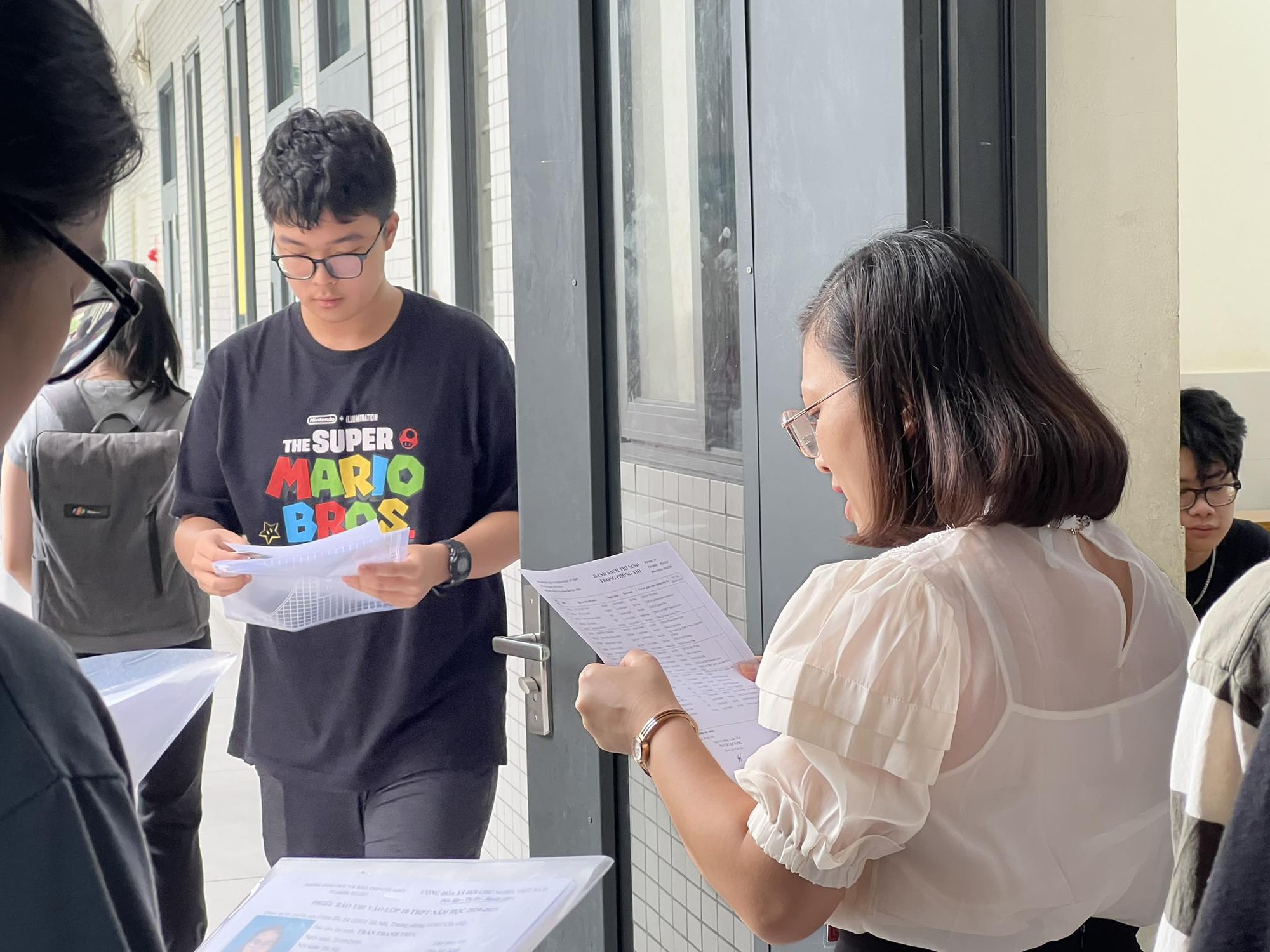 Sáng nay (29/5), gần 125.000 thí sinh Hà Nội làm thủ tục dự thi vào lớp 10 - Ảnh 2.