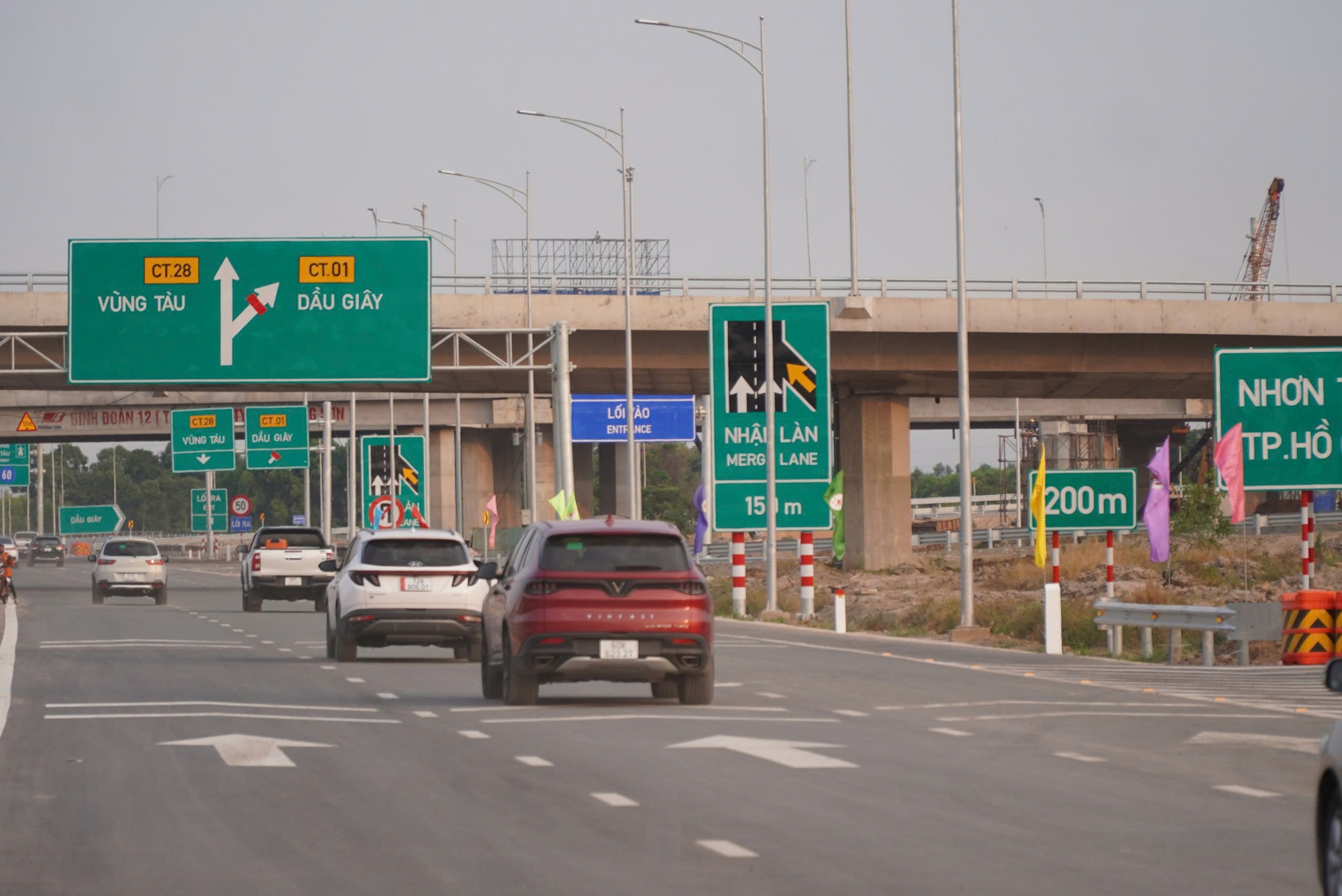 Vì sao đường cao tốc Biên Hoà-Vũng Tàu vắng phương tiện dịp cao điểm? - Ảnh 9.