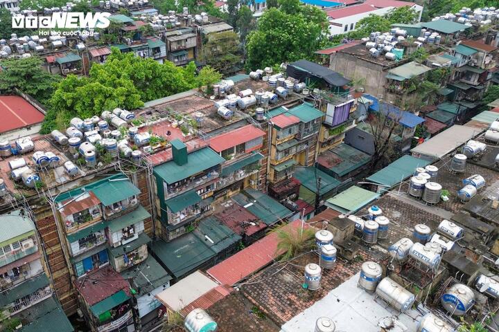 Cận cảnh khu tập thể dày đặc 'chuồng cọp' ở Hà Nội đang chờ cải tạo- Ảnh 13.
