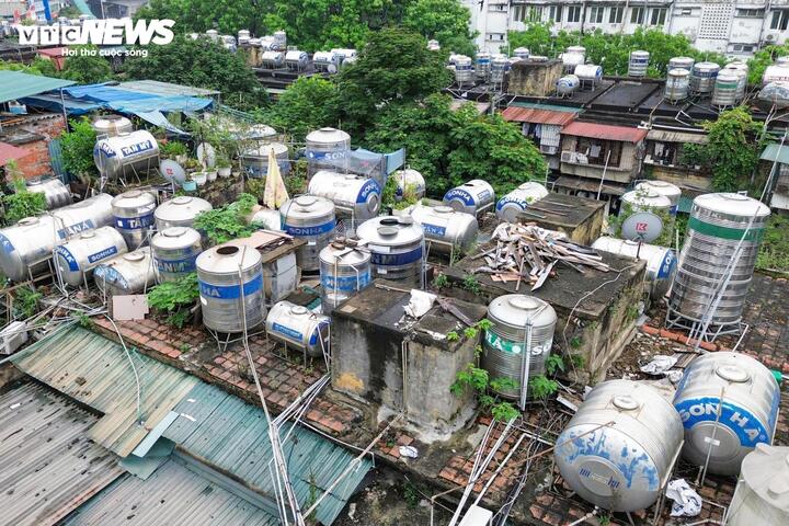 Cận cảnh khu tập thể dày đặc 'chuồng cọp' ở Hà Nội đang chờ cải tạo- Ảnh 14.