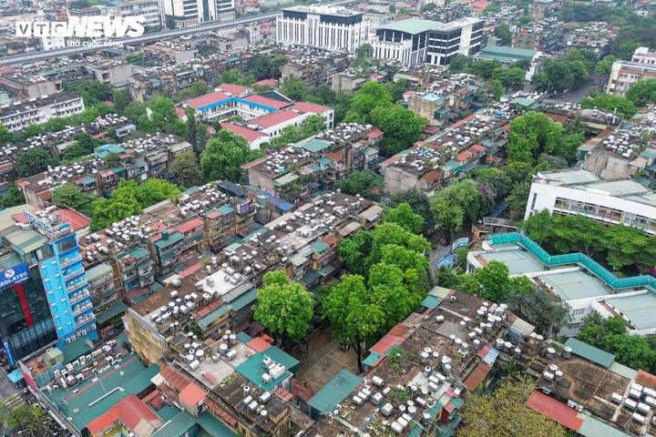 Cận cảnh khu tập thể dày đặc 'chuồng cọp' ở Hà Nội đang chờ cải tạo- Ảnh 1.