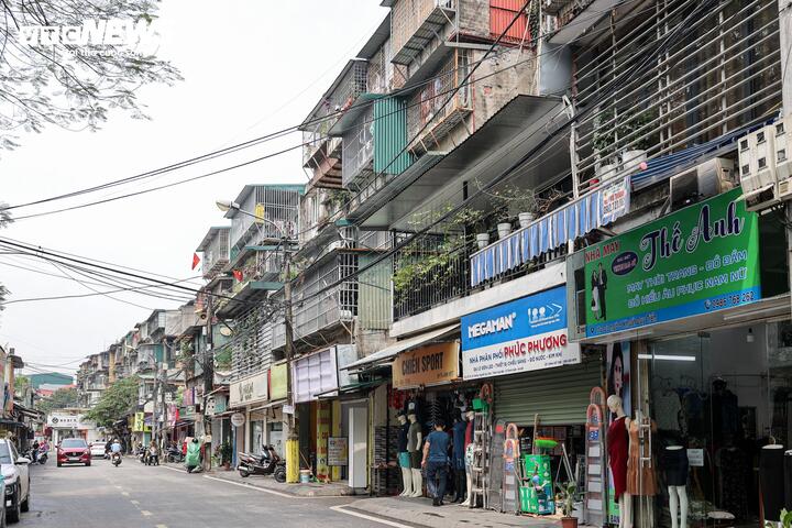 Cận cảnh khu tập thể dày đặc 'chuồng cọp' ở Hà Nội đang chờ cải tạo- Ảnh 21.