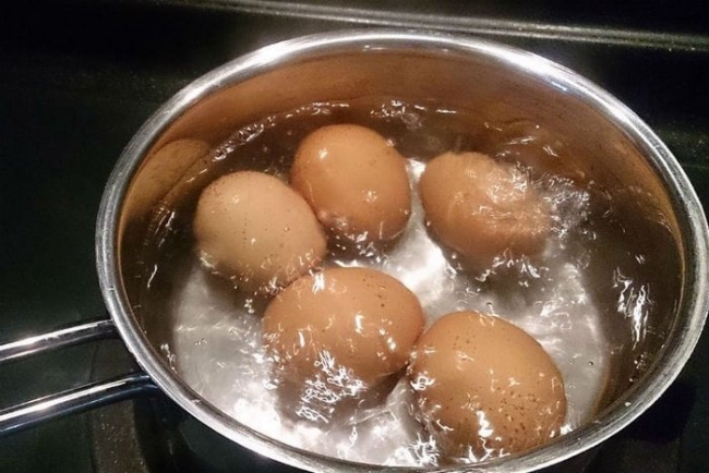 Người đàn ông 35 tuổi ăn 50 quả trứng lòng đào trong nửa tháng để kiểm soát cân nặng: Bác sĩ cảnh báo!- Ảnh 2.
