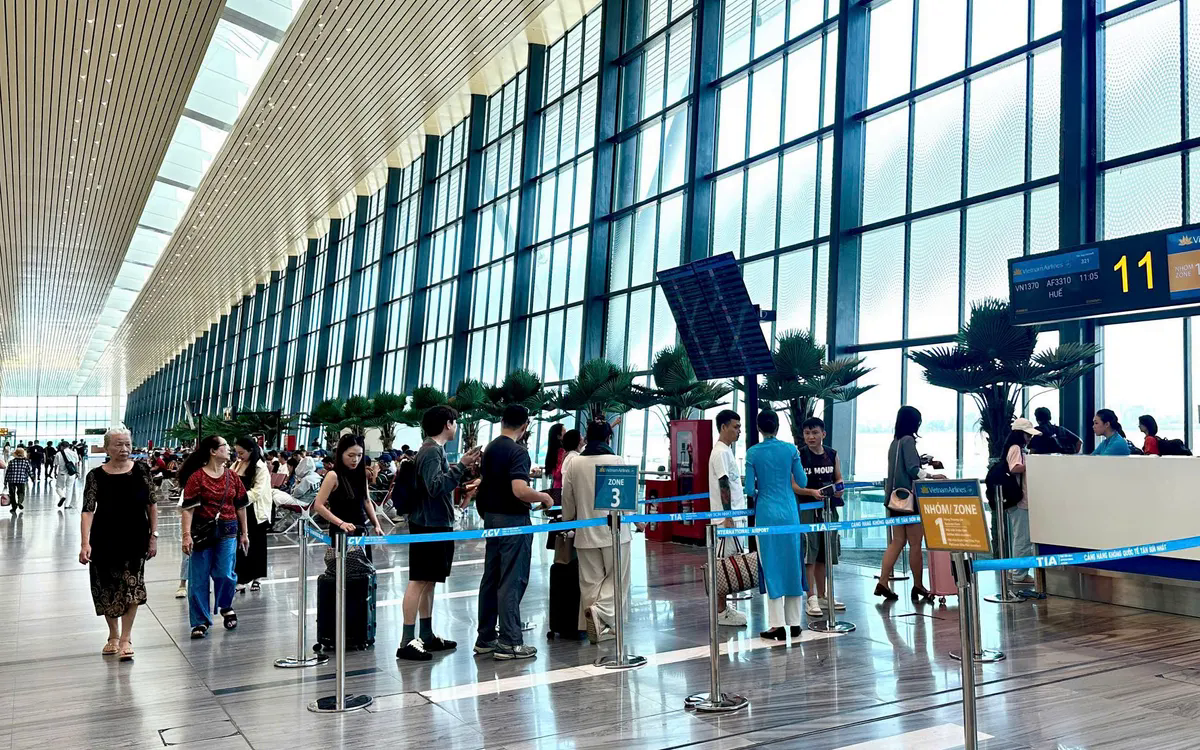 Hành khách tại sân bay Tân Sơn Nhất tăng gần 24% ngày cuối kỳ nghỉ lễ- Ảnh 1.