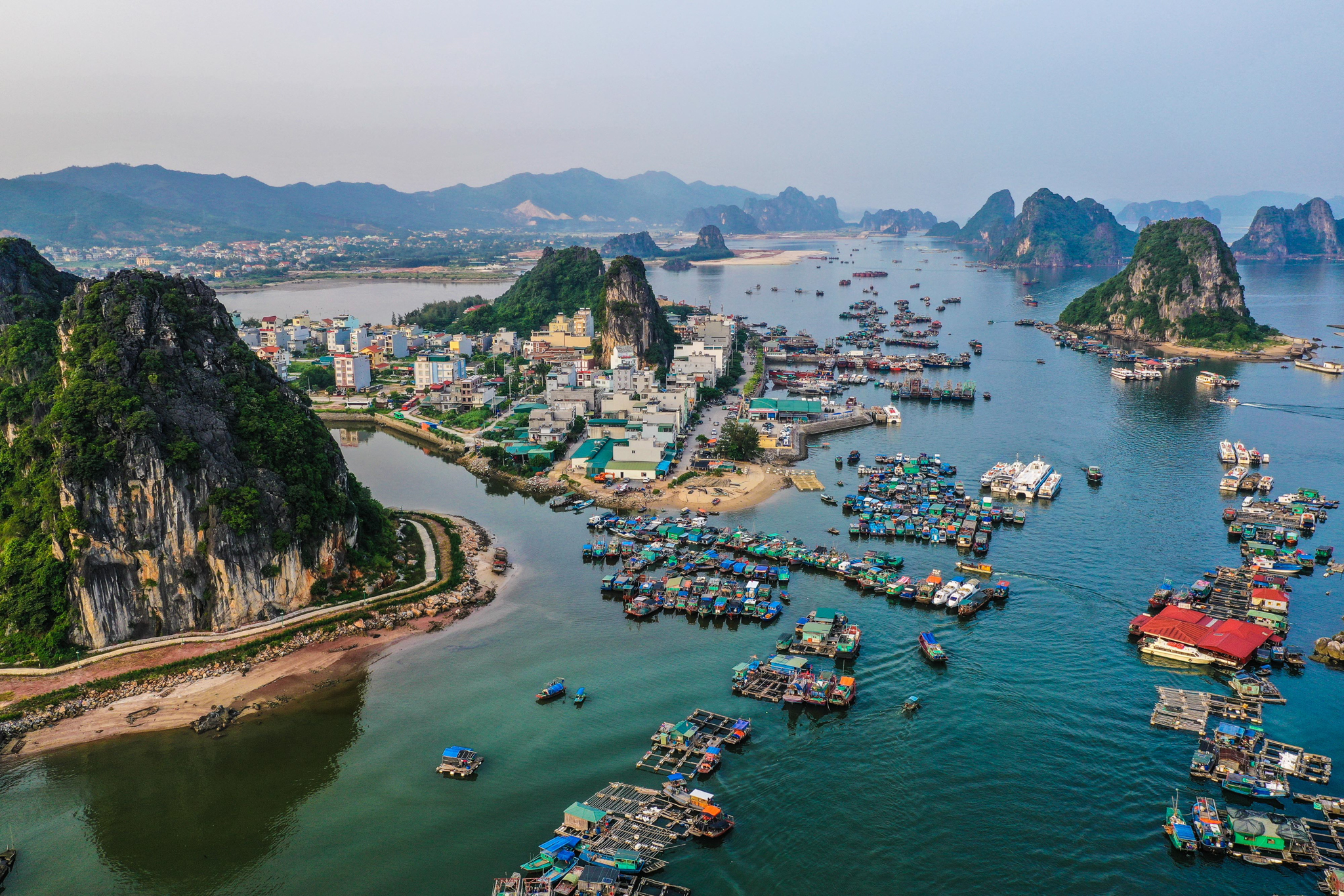 Quảng Ninh trước ngày lên thành phố trực thuộc Trung ương: Loạt ông lớn bất động sản đang nắm những “quân cờ” nào? - Ảnh 11.