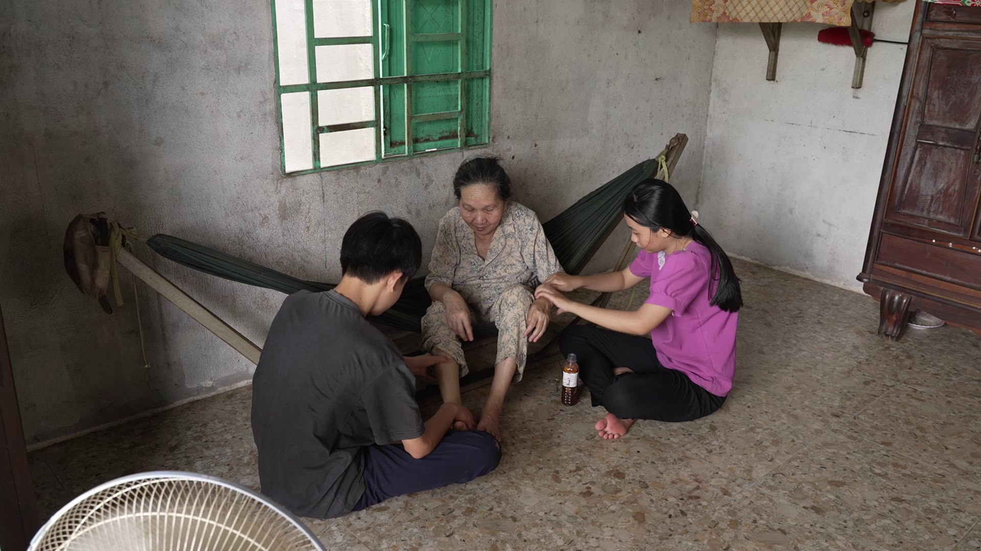Nữ MC nổi danh bật khóc nói thẳng: "Tôi hi vọng anh suy nghĩ lại"- Ảnh 2.