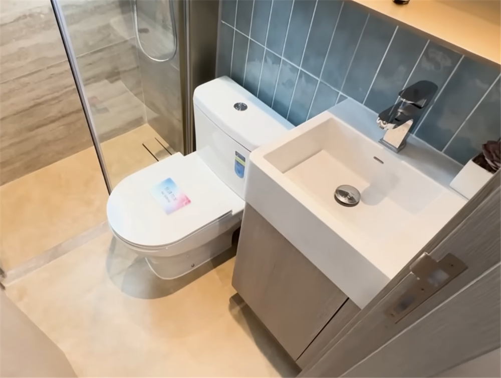 Cô gái trẻ khoe căn hộ 20m² nhỏ hơn 2 chỗ đậu xe nhưng vẫn đủ phòng khách, bếp, phòng ngủ và cả ban công khiến nhiều người bất ngờ- Ảnh 14.