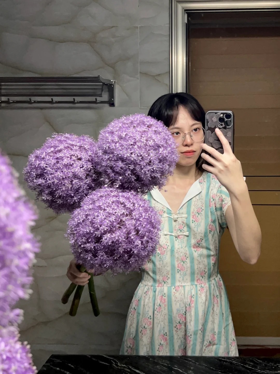 Mê mẩn với hoa Allium: Kẹo mút tím khổng lồ trong nghệ thuật cắm hoa 2026 - Ảnh 25.