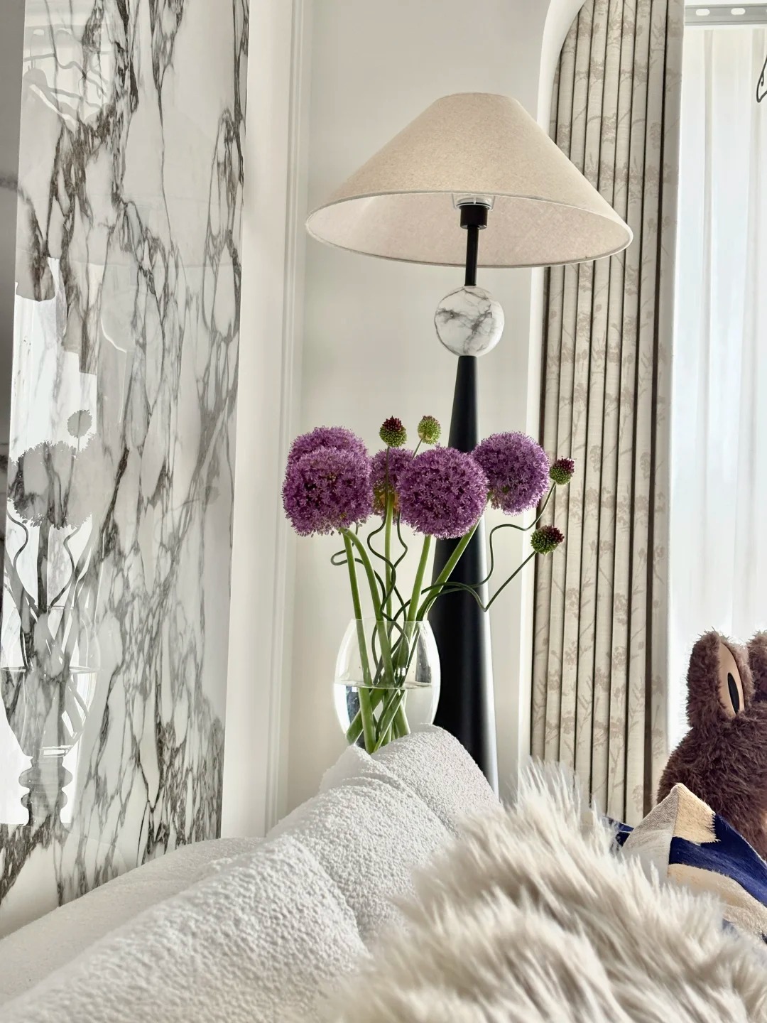 Mê mẩn với hoa Allium: Kẹo mút tím khổng lồ trong nghệ thuật cắm hoa 2026 - Ảnh 14.
