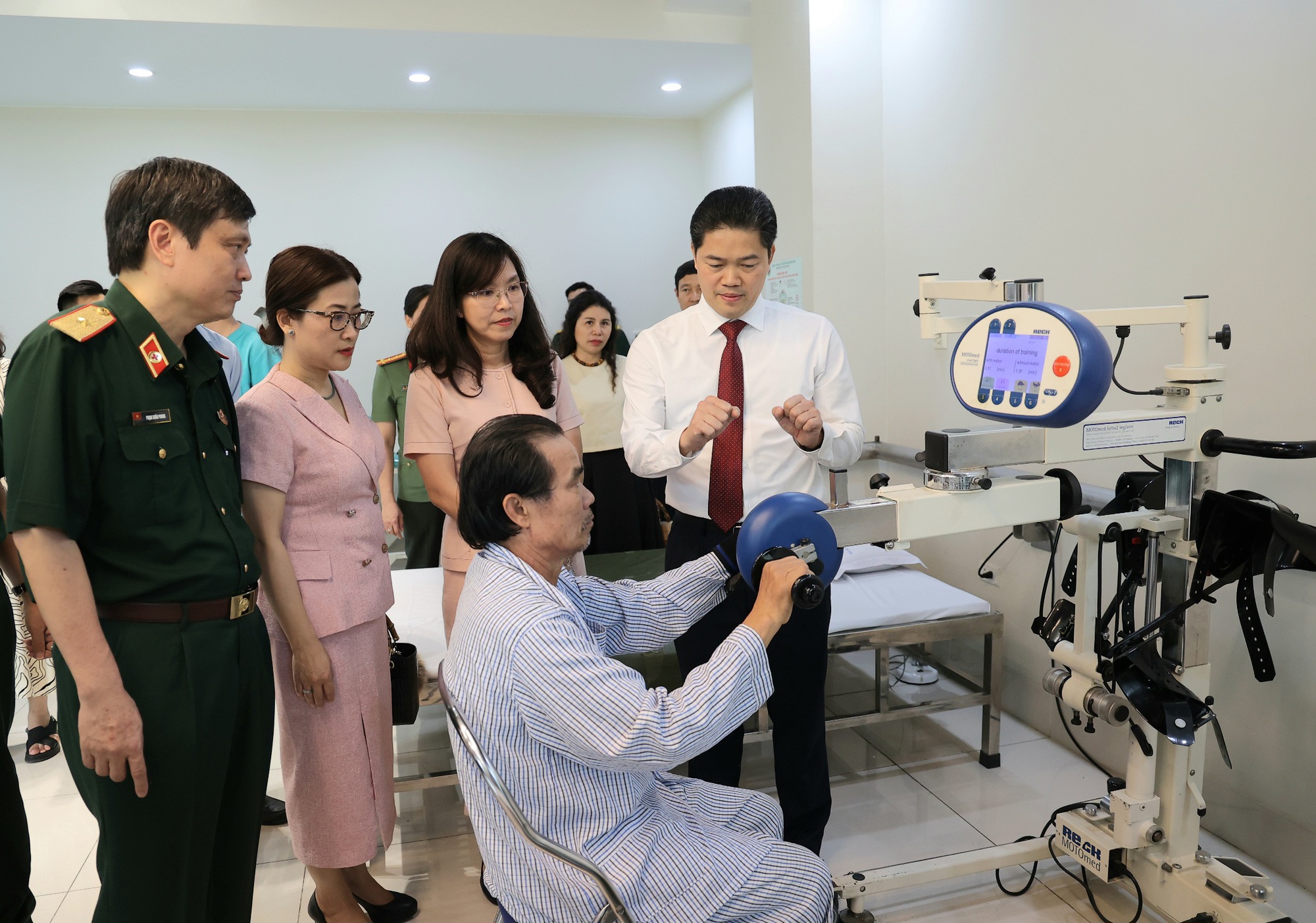 Bổ sung thêm thuốc y học cổ truyền vào danh mục BHYT chi trả - Ảnh 2.