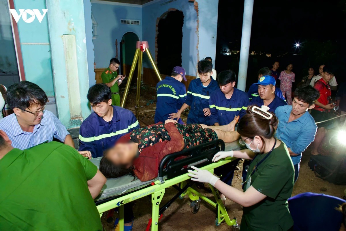 Người phụ nữ rơi xuống giếng sâu 30m tiết lộ điều giúp bà trụ được 6 tiếng ở dưới nước, ngập trong bóng tối - Ảnh 1.