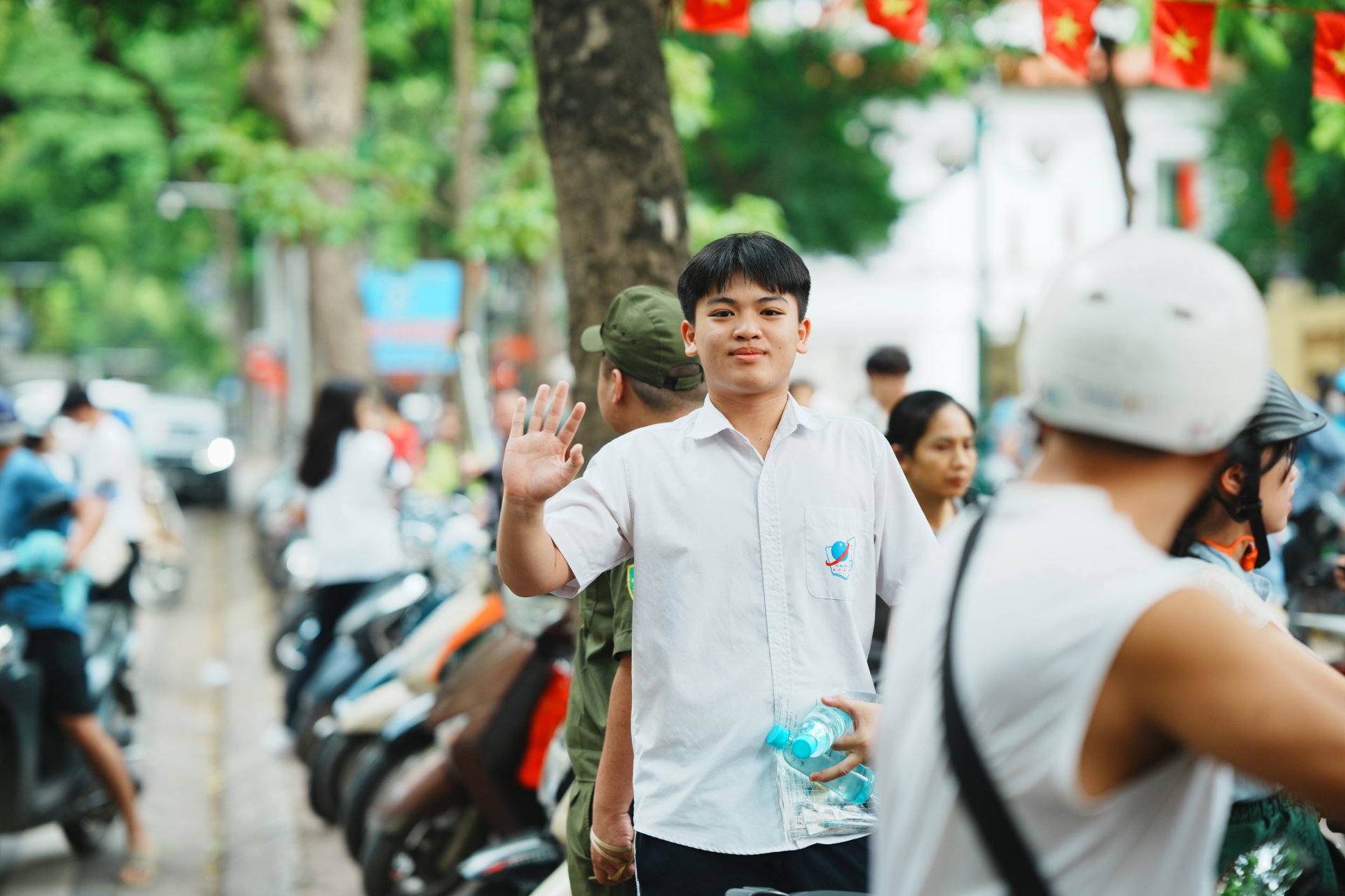 Thi vào lớp 10 Hà Nội buổi đầu tiên: Bắt đầu thời gian làm bài môn Văn, chủ đề nào sẽ được "gọi tên"?- Ảnh 11.