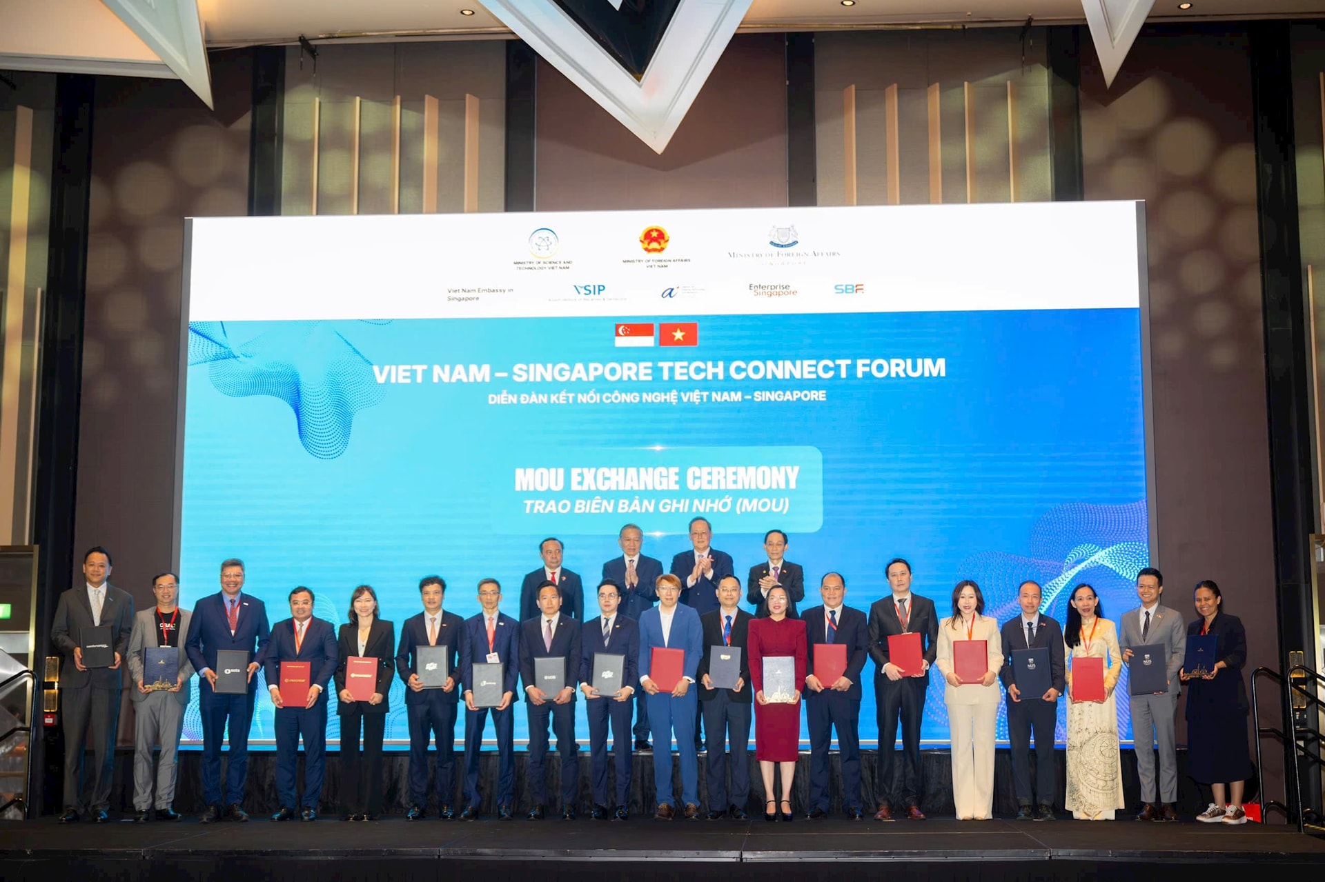 Tổng Bí thư, Chủ tịch nước Tô Lâm: Hợp tác công nghệ sẽ trở thành một trụ cột quan trọng trong quan hệ Việt Nam - Singapore- Ảnh 2.