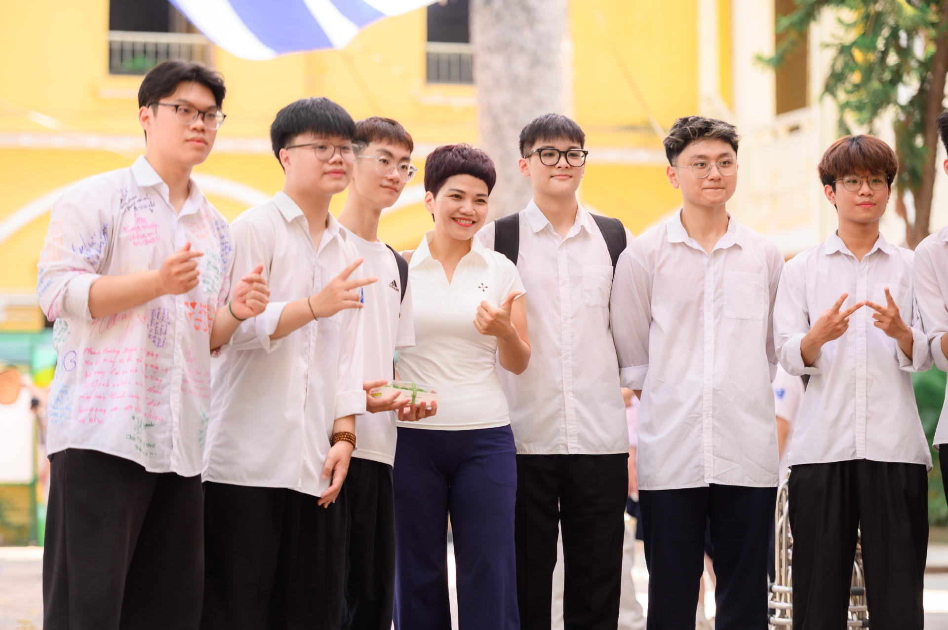 Thi vào lớp 10 Hà Nội buổi đầu tiên: Bắt đầu thời gian làm bài môn Văn, chủ đề nào sẽ được "gọi tên"?- Ảnh 15.