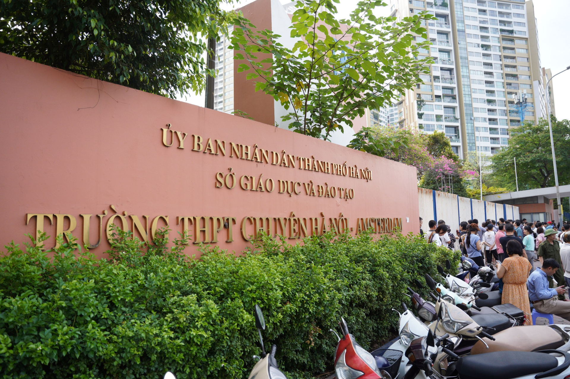 Thi vào lớp 10 Hà Nội buổi đầu tiên: Bắt đầu thời gian làm bài môn Văn, chủ đề nào sẽ được "gọi tên"?- Ảnh 4.