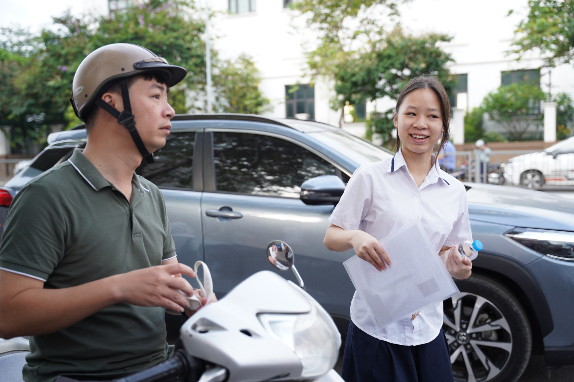 Thi vào lớp 10 Hà Nội buổi đầu tiên: Bắt đầu thời gian làm bài môn Văn, chủ đề nào sẽ được "gọi tên"?- Ảnh 13.