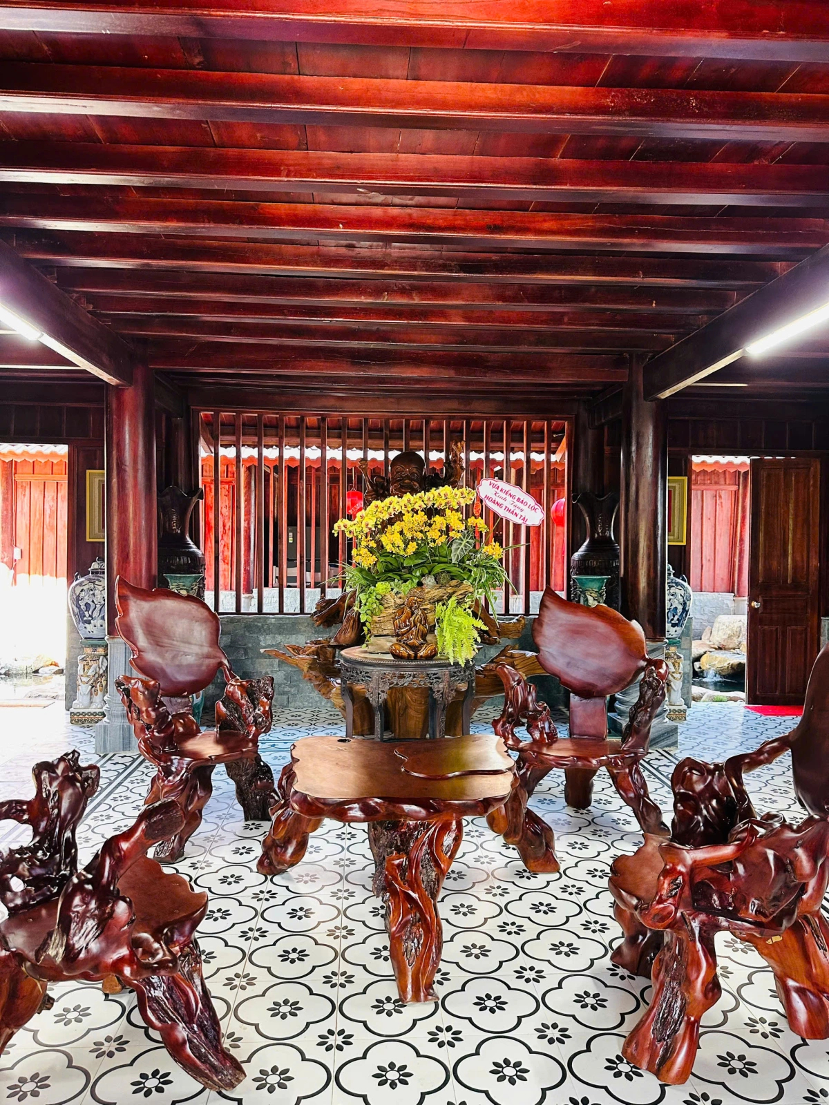 Nam nghệ sĩ Việt cưới vợ đại gia: Xây biệt phủ trên khu đất 10.000m², góc nào cũng chill quên lối về- Ảnh 8.