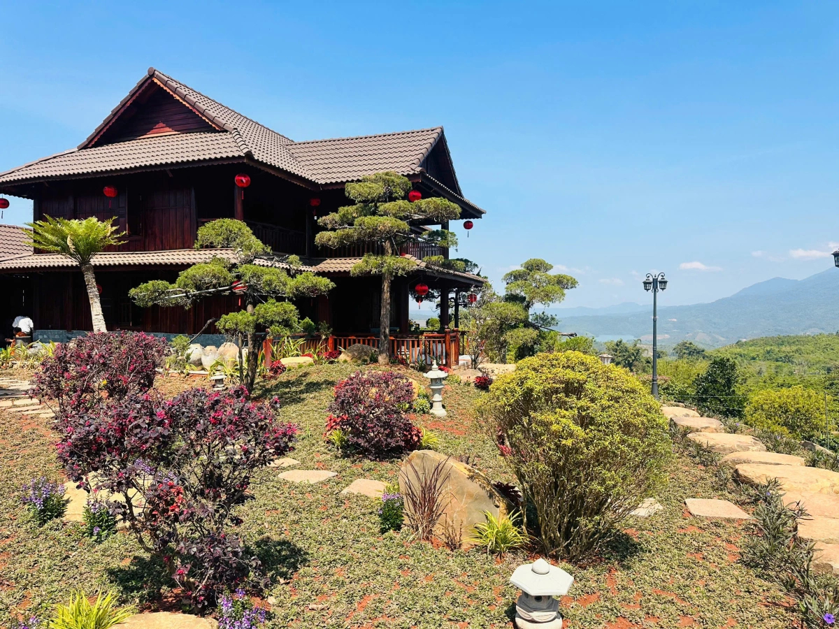 Nam nghệ sĩ Việt cưới vợ đại gia: Xây biệt phủ trên khu đất 10.000m², góc nào cũng chill quên lối về- Ảnh 3.