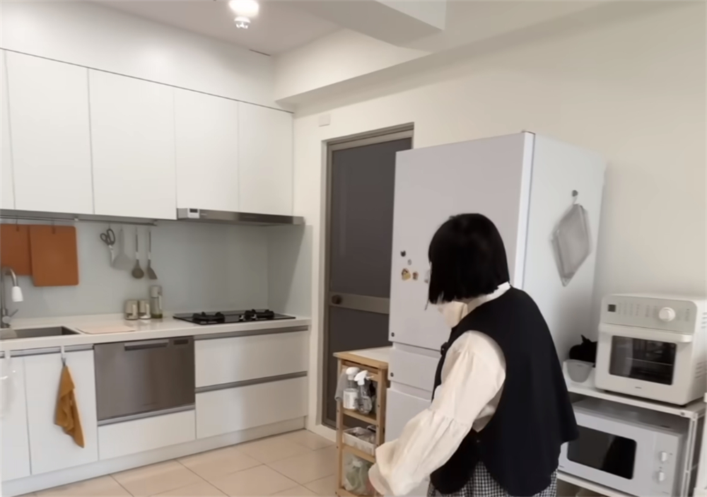“Không cần làm việc nhà” nhưng nhà vẫn sạch bong sau 7 năm: Bí quyết của bà nội trợ 39 tuổi khiến nhiều người muốn học theo- Ảnh 12.