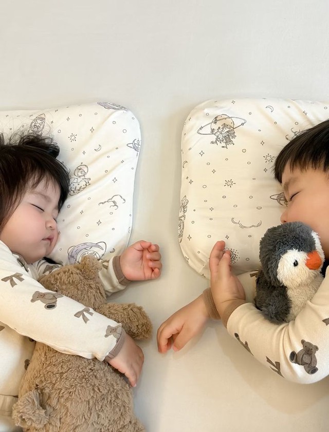 Trẻ ngủ một mình từ sớm và trẻ ngủ cùng anh chị em, lớn lên có gì khác biệt?- Ảnh 4.