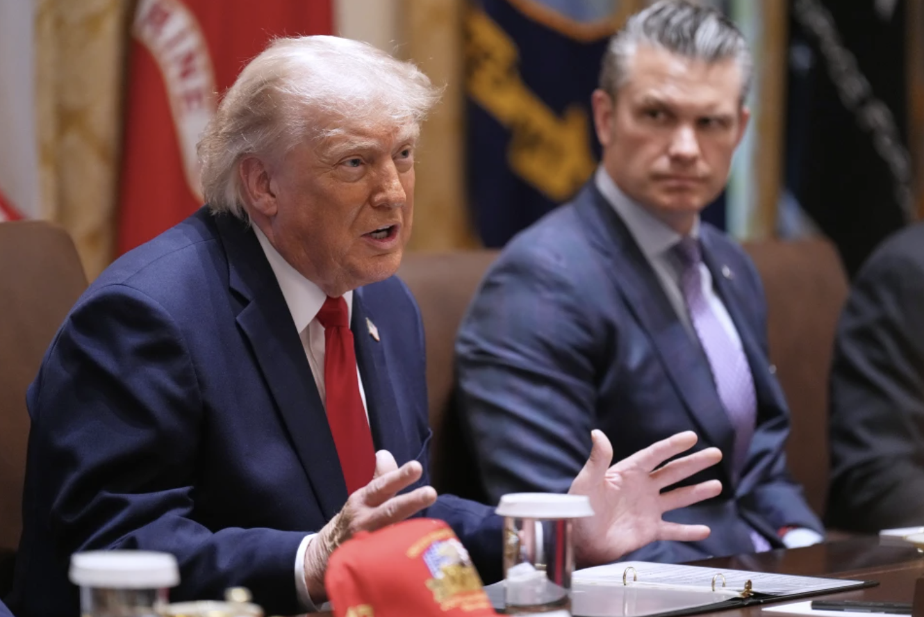 Iran nhắc tới 12 tỉ USD; ông Donald Trump cứng rắn - Ảnh 1.