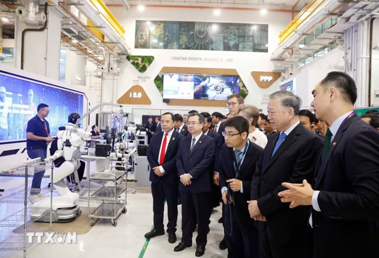 Thăm trung tâm khổng lồ của Singapore, Tổng Bí thư, Chủ tịch nước đánh giá Việt Nam có thể tham khảo ngay- Ảnh 4.
