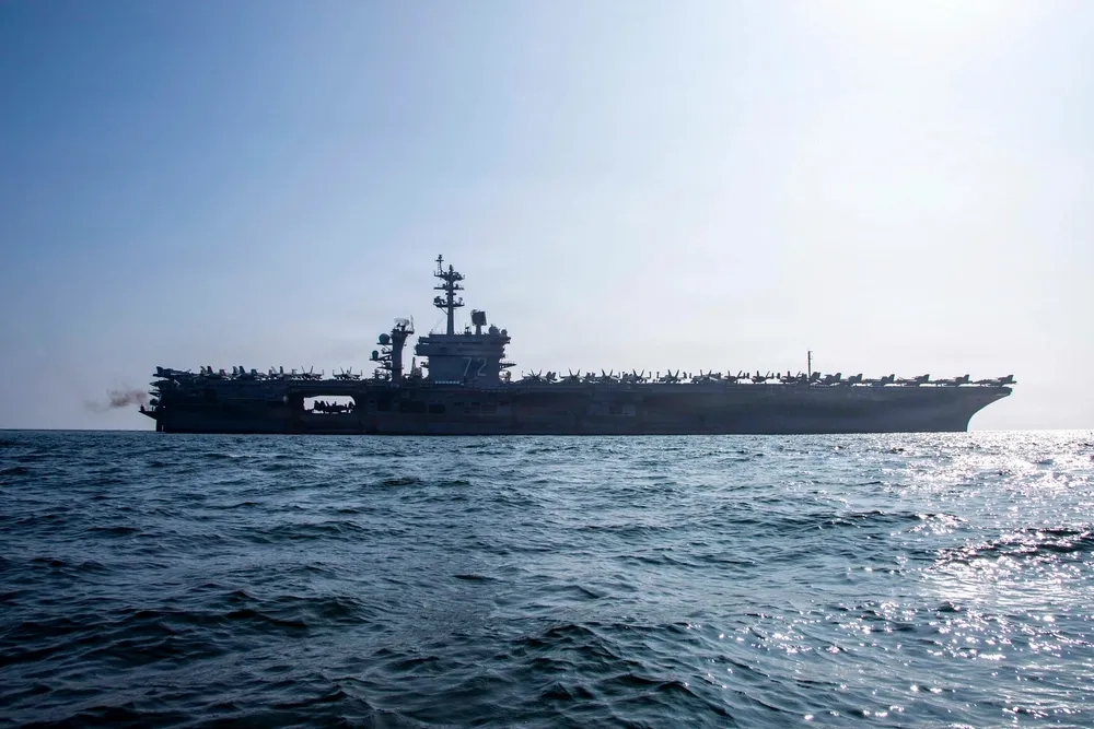 Hàng trăm tàu vẫn 'án binh bất động' ở Hormuz: Kịch bản giải cứu của ông Trump vẫn chưa đủ 'lực'?  - Ảnh 1.