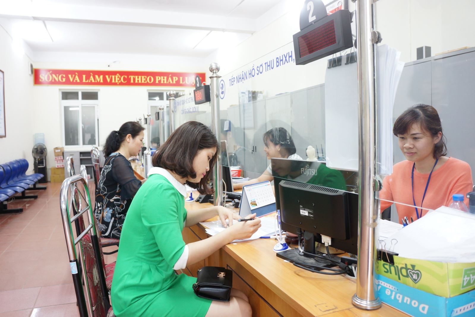 Không được đóng song song BHXH bắt buộc và tự nguyện - Ảnh 1.