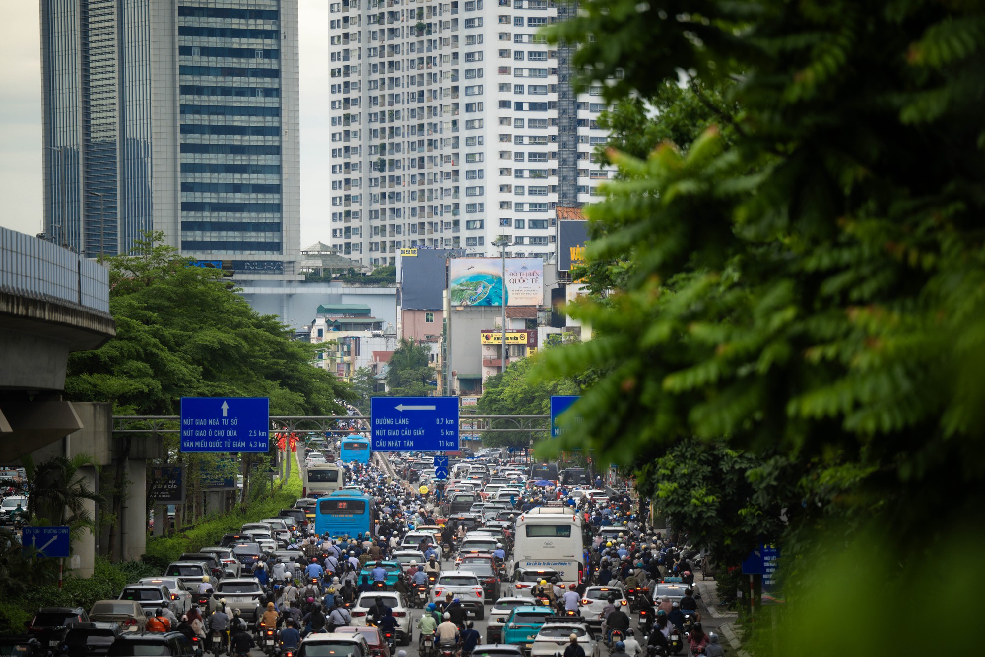 Cảnh tượng trên đường phố Hà Nội trong ngày đầu đi làm sau kỳ nghỉ lễ- Ảnh 9.
