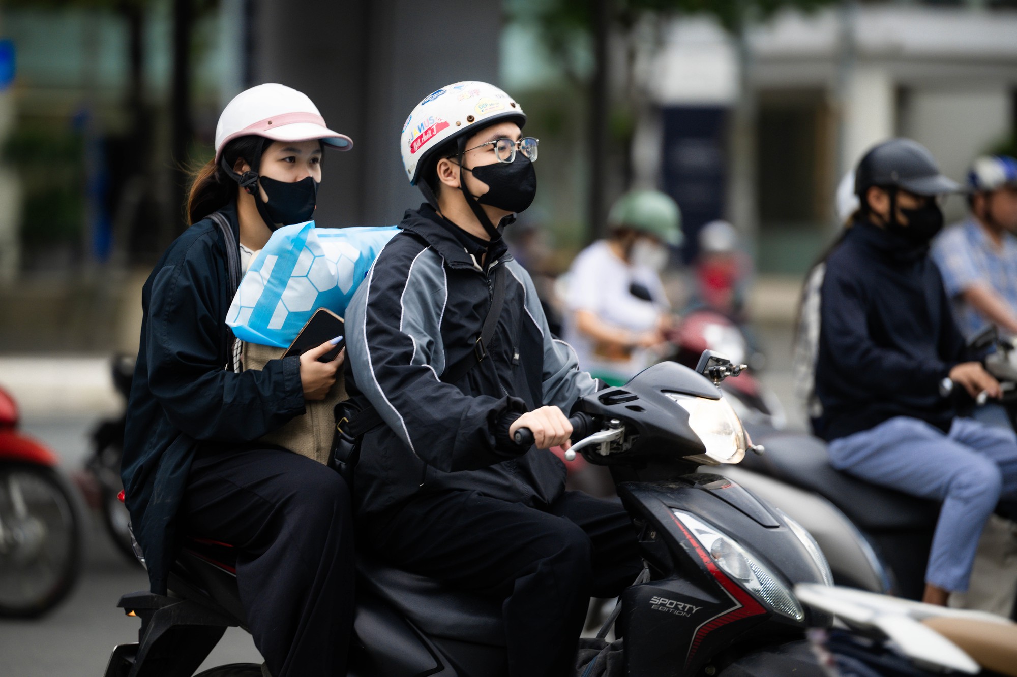 Cảnh tượng trên đường phố Hà Nội trong ngày đầu đi làm sau kỳ nghỉ lễ- Ảnh 14.