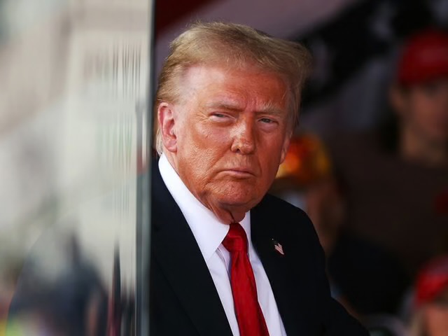 Ông Donald Trump công bố chiến dịch "hướng dẫn" tàu thuyền qua eo biển Hormuz - Ảnh 1.